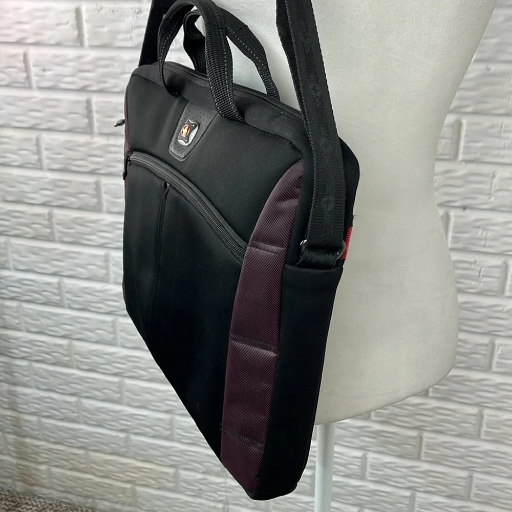 SWISSGEAR NEOPRENE LAPTOP CASE CROSSBODY CUSHION BLACK BRIEFCASE